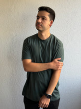 Cargar imagen en el visor de la galería, PLAYERA MANGA CORTA RELAXED FIT ¨DARK GREEN¨
